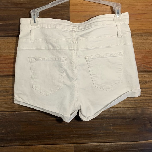 refuge shorts - Picture 2 of 3